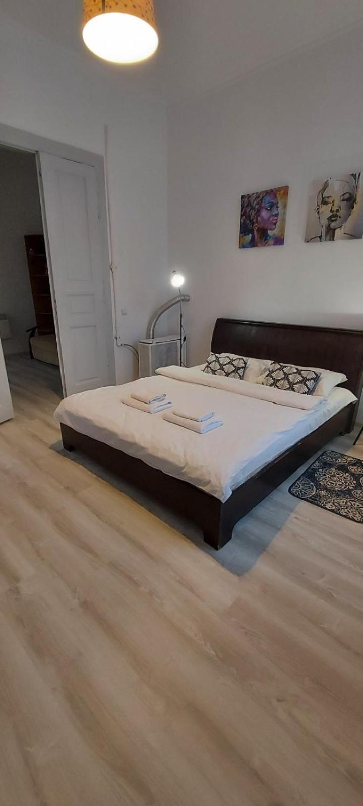 White Rooms On City Center Leopoli Esterno foto