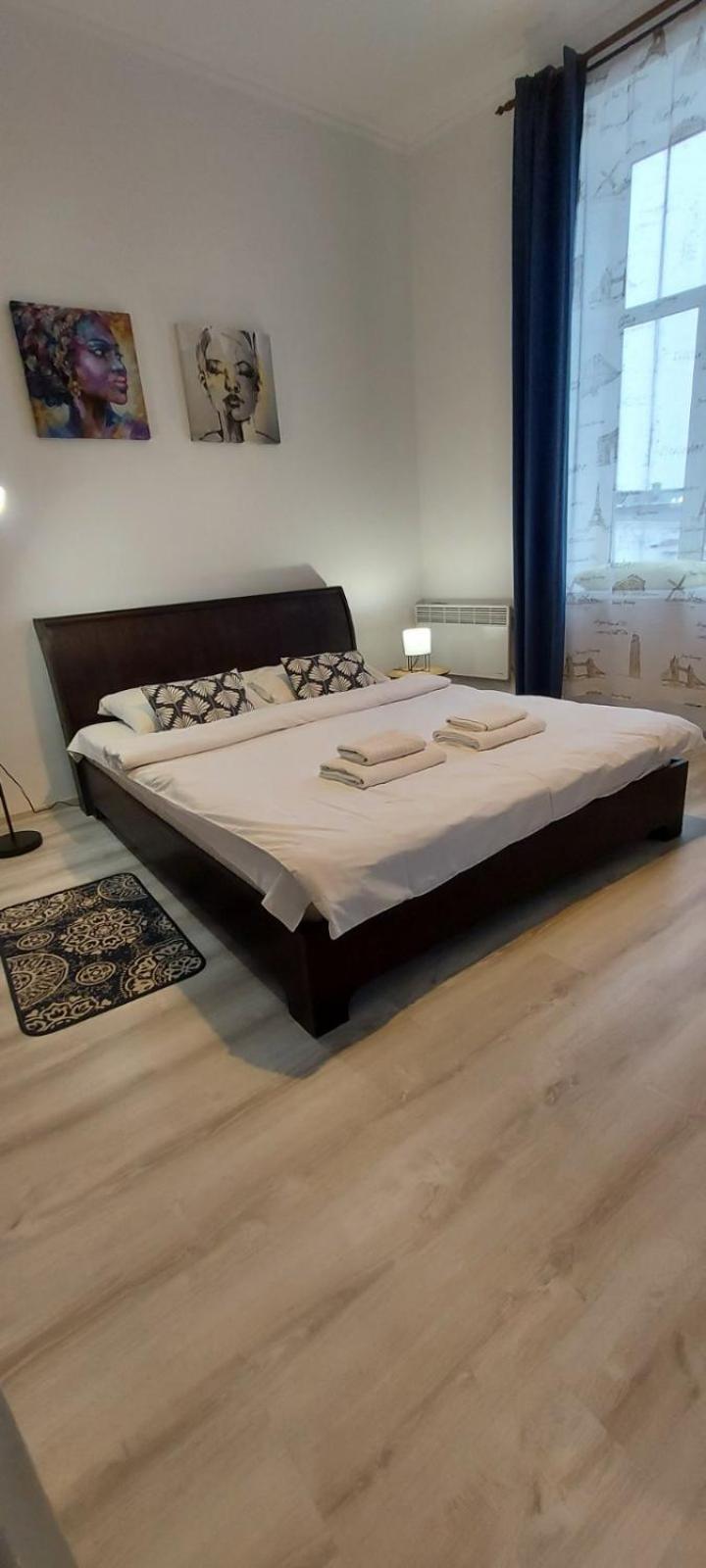 White Rooms On City Center Leopoli Esterno foto