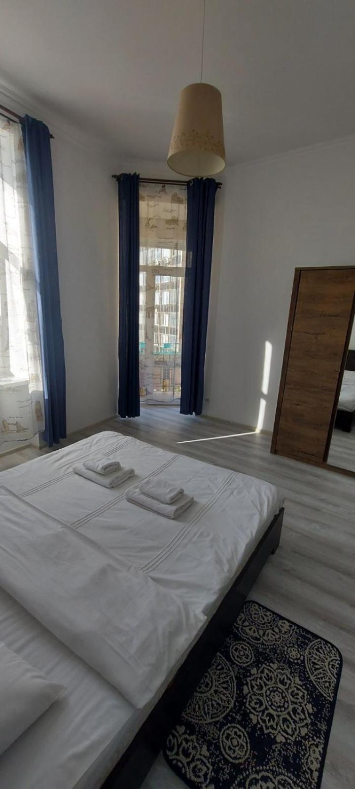 White Rooms On City Center Leopoli Esterno foto