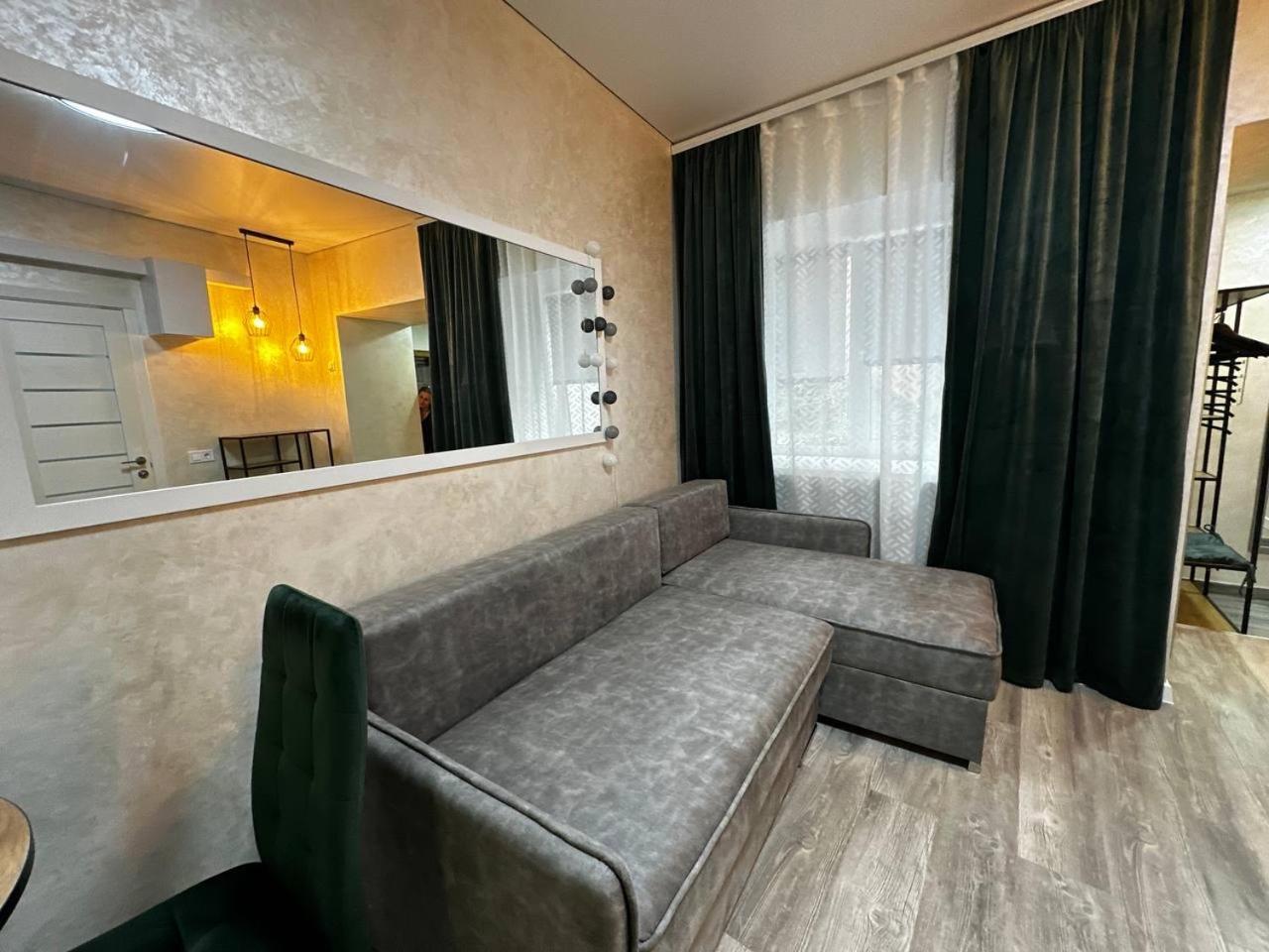 White Rooms On City Center Leopoli Esterno foto